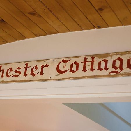 Chester Cottage Beachfront Oakura Экстерьер фото