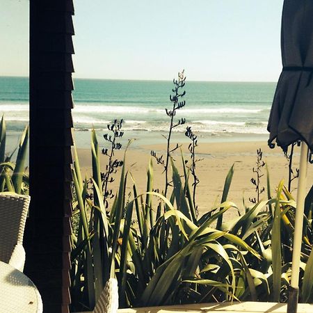 Chester Cottage Beachfront Oakura Экстерьер фото
