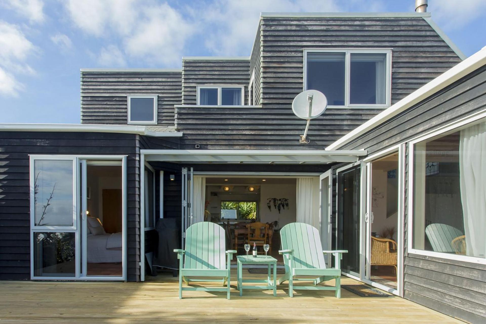 Chester Cottage Beachfront Oakura Экстерьер фото