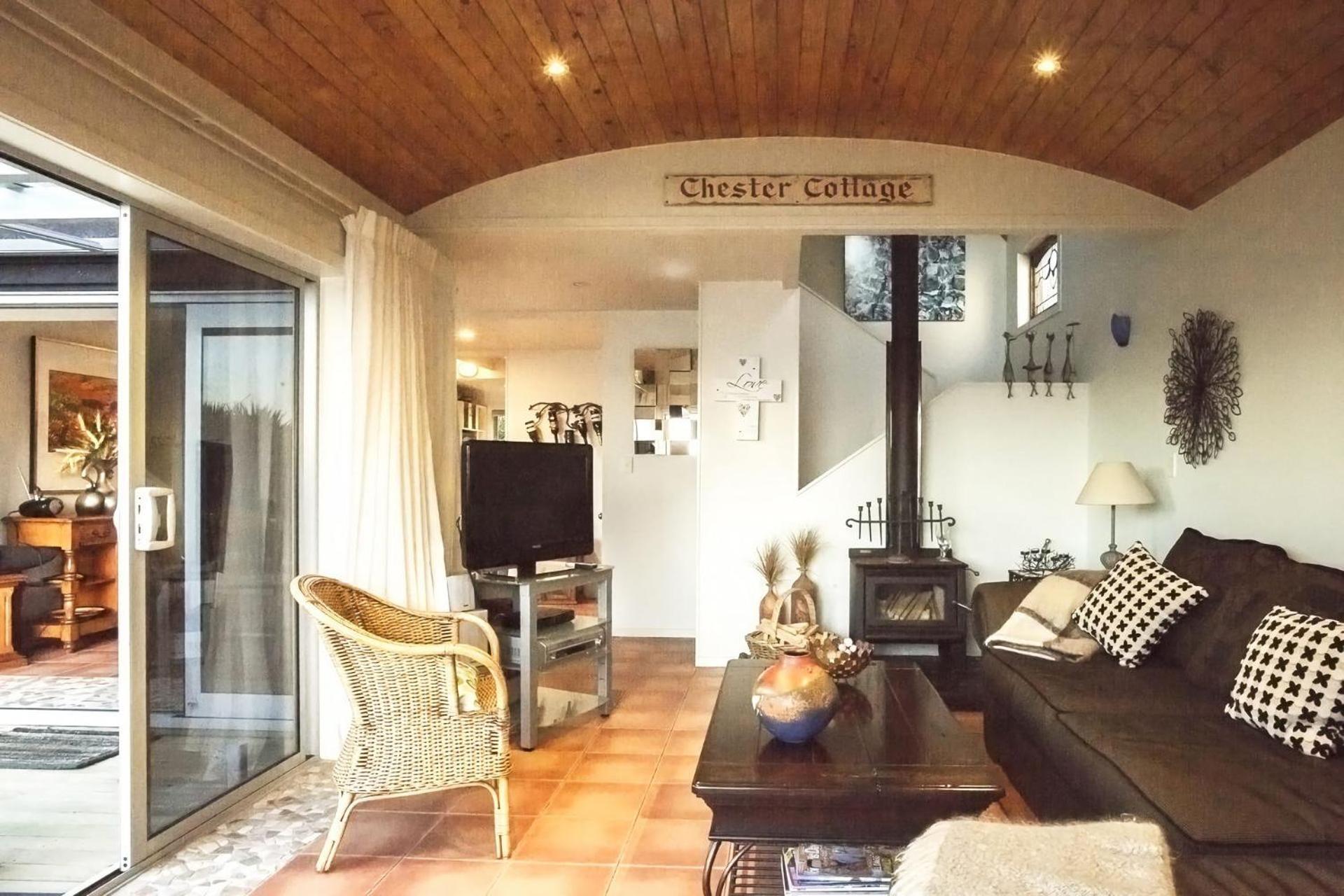 Chester Cottage Beachfront Oakura Экстерьер фото
