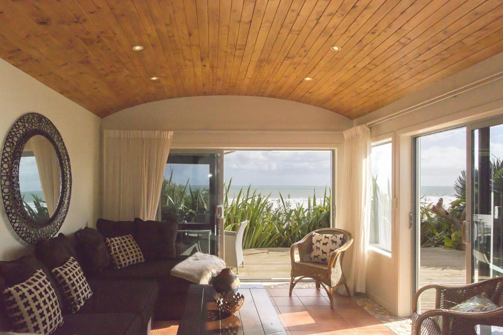 Chester Cottage Beachfront Oakura Экстерьер фото