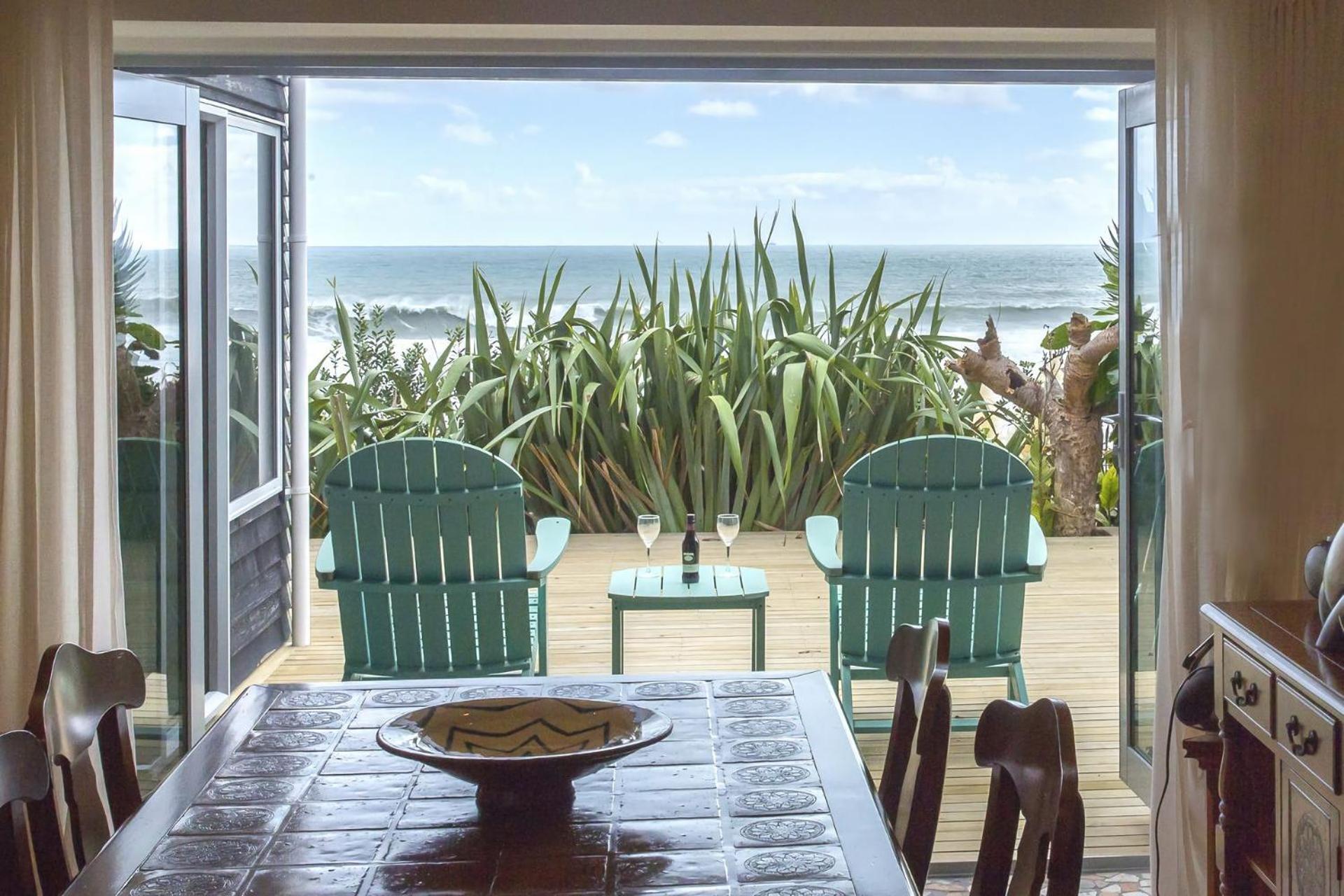 Chester Cottage Beachfront Oakura Экстерьер фото